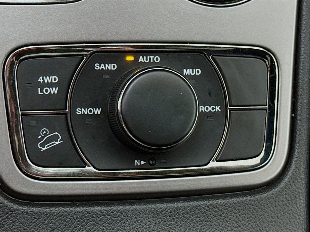 Used 2020 Jeep Grand Cherokee Limited X image 13