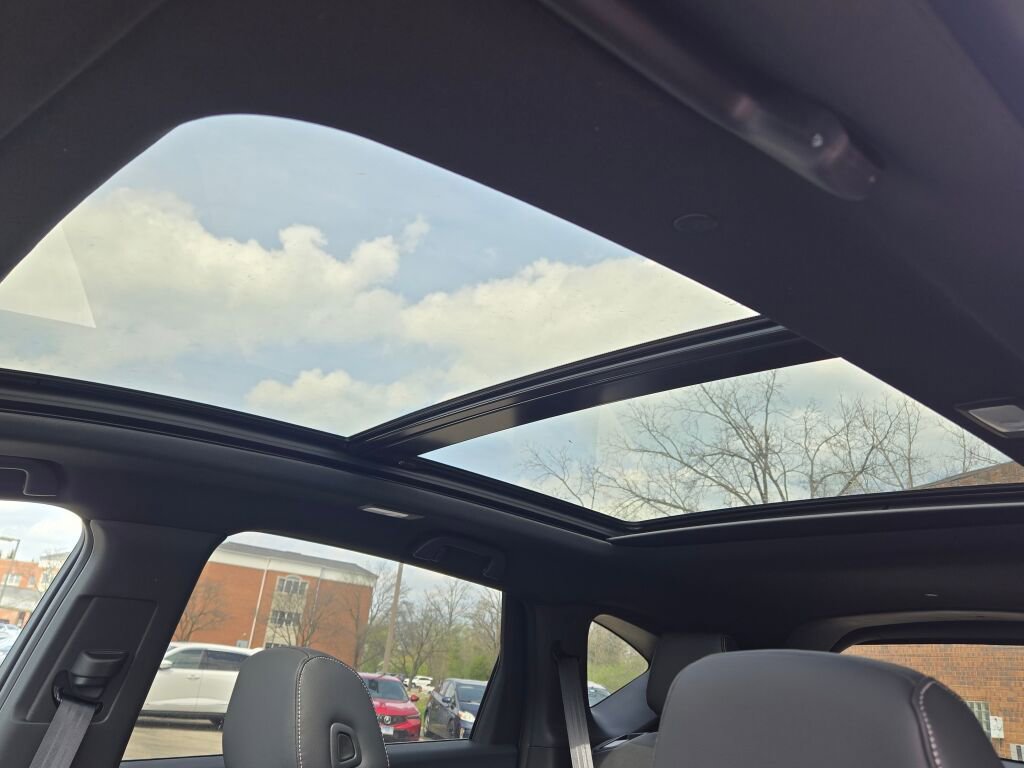 New 2026 Acura RDX SH-AWD image 3