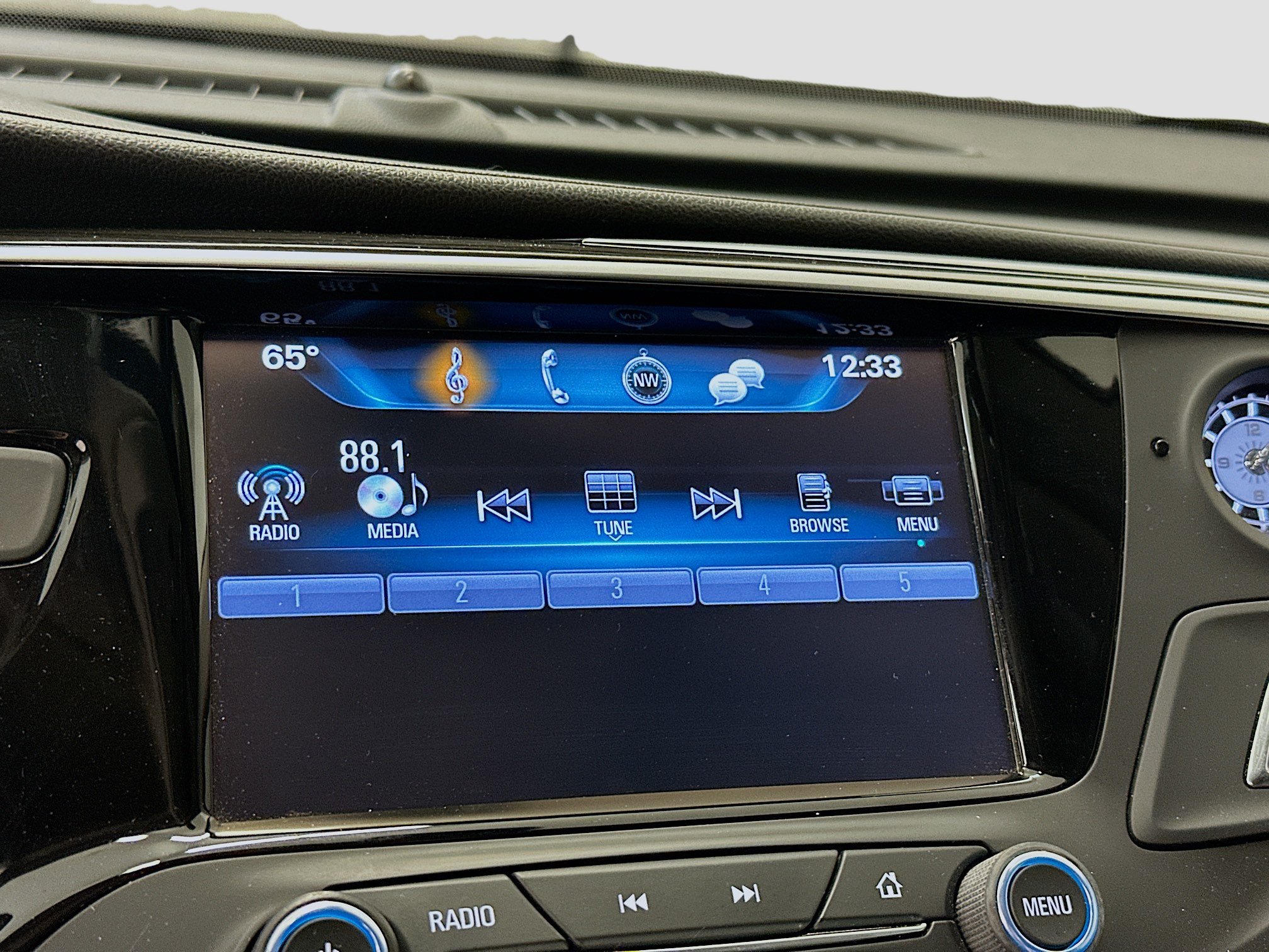 Used 2018 Buick Envision Essence AWD/4WD image 21