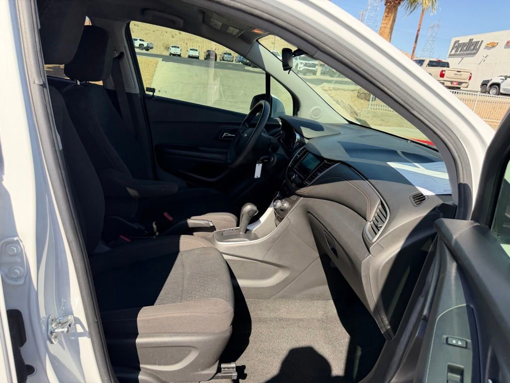Used 2021 Chevrolet Trax LS w/ Tint and Cruise Package FWD image 9
