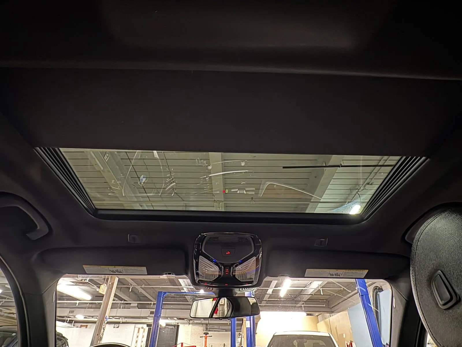 Used 2019 BMW 530e xDrive w/ Convenience Package image 10