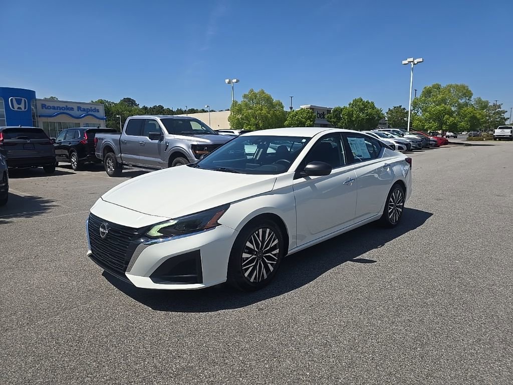 Used 2025 Nissan Altima 2.5 SV FWD image 1