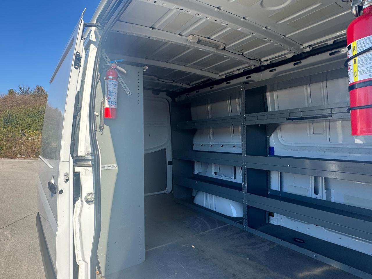 Used 2014 Mercedes-Benz Sprinter 2500 image 35