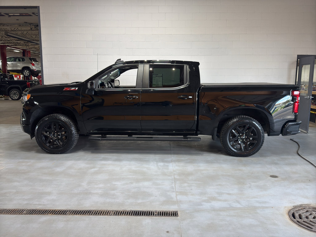 Used 2024 Chevrolet Silverado 1500 RST image 2