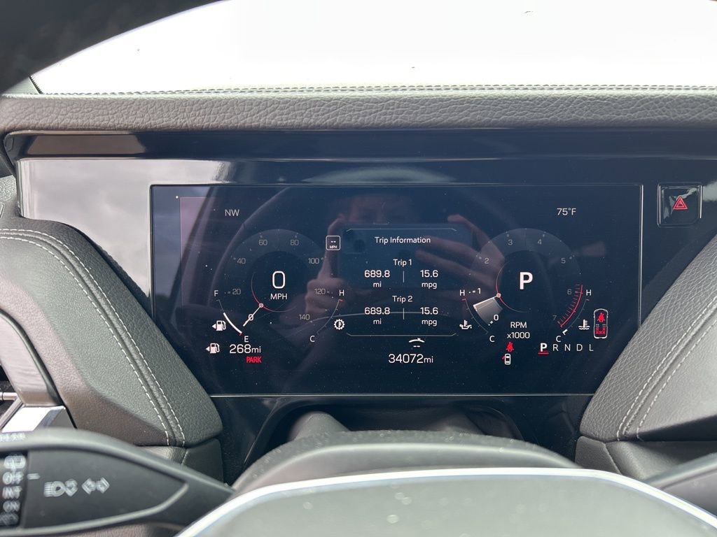 Used 2025 GMC Yukon XL Denali RWD image 21