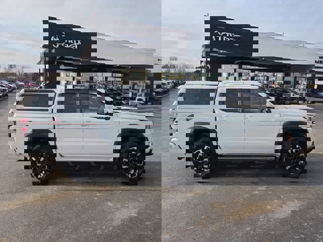 Used 2024 Nissan Frontier PRO-4X w/ Off-Road Protection Package image 6