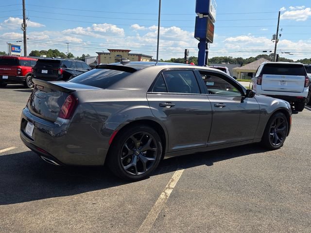 Used 2022 Chrysler 300 Touring w/ Sport Appearance Package RWD image 8