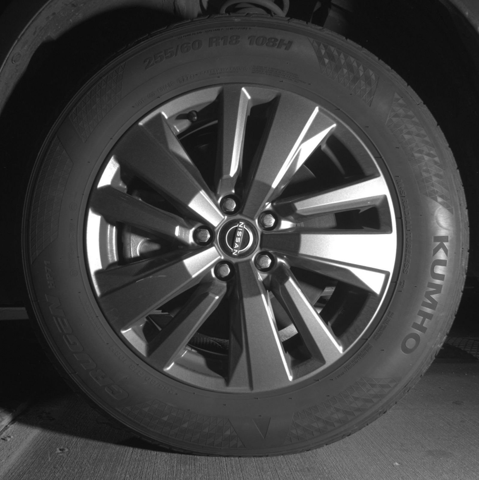 Used 2025 Nissan Pathfinder SV FWD image 12