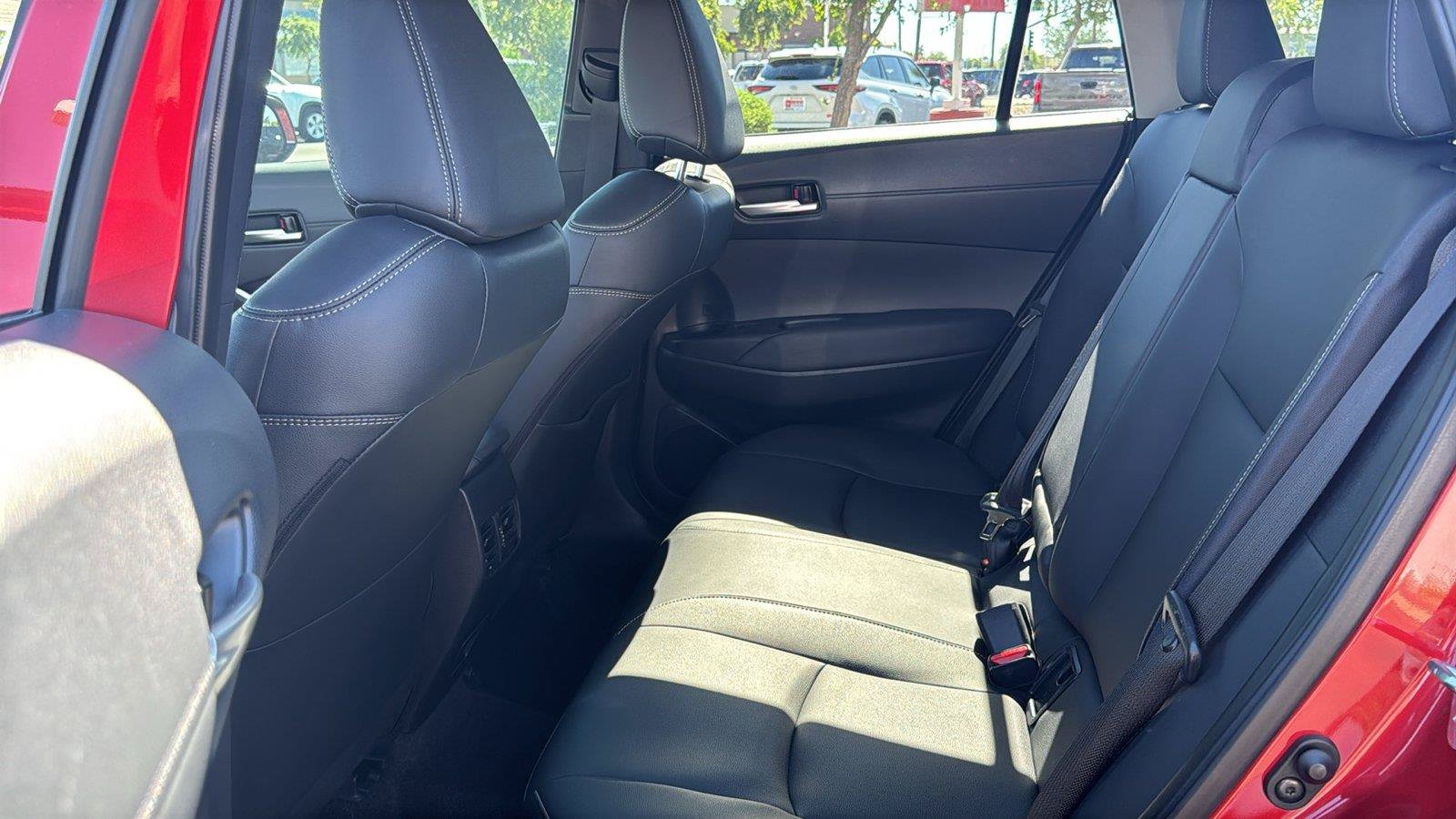 Used 2025 Toyota Corolla Cross XLE w/ Convenience Package FWD image 29