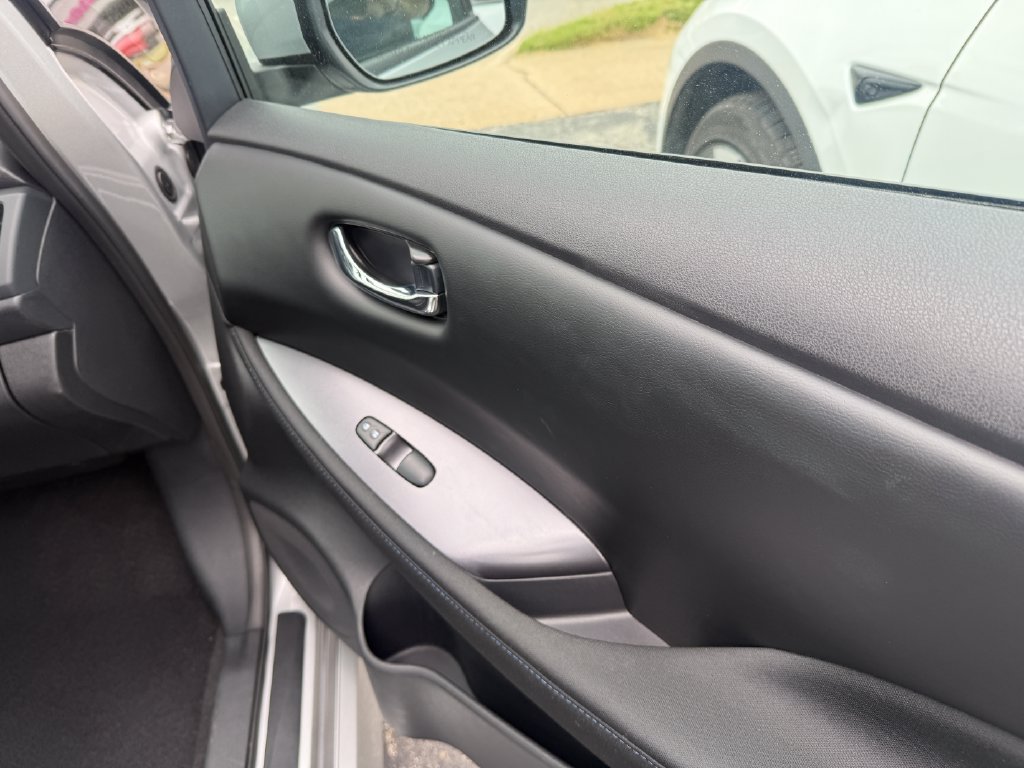 Used 2025 Nissan Leaf S FWD image 18