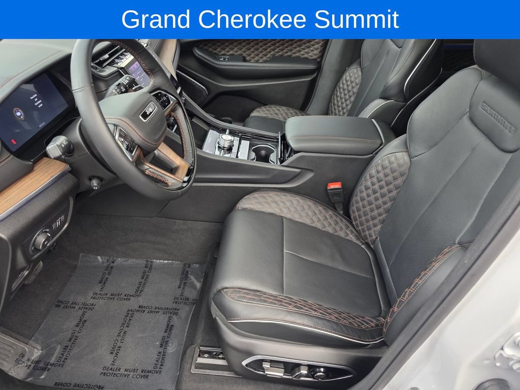 Used 2025 Jeep Grand Cherokee Summit w/ Obsidian Package AWD/4WD image 9