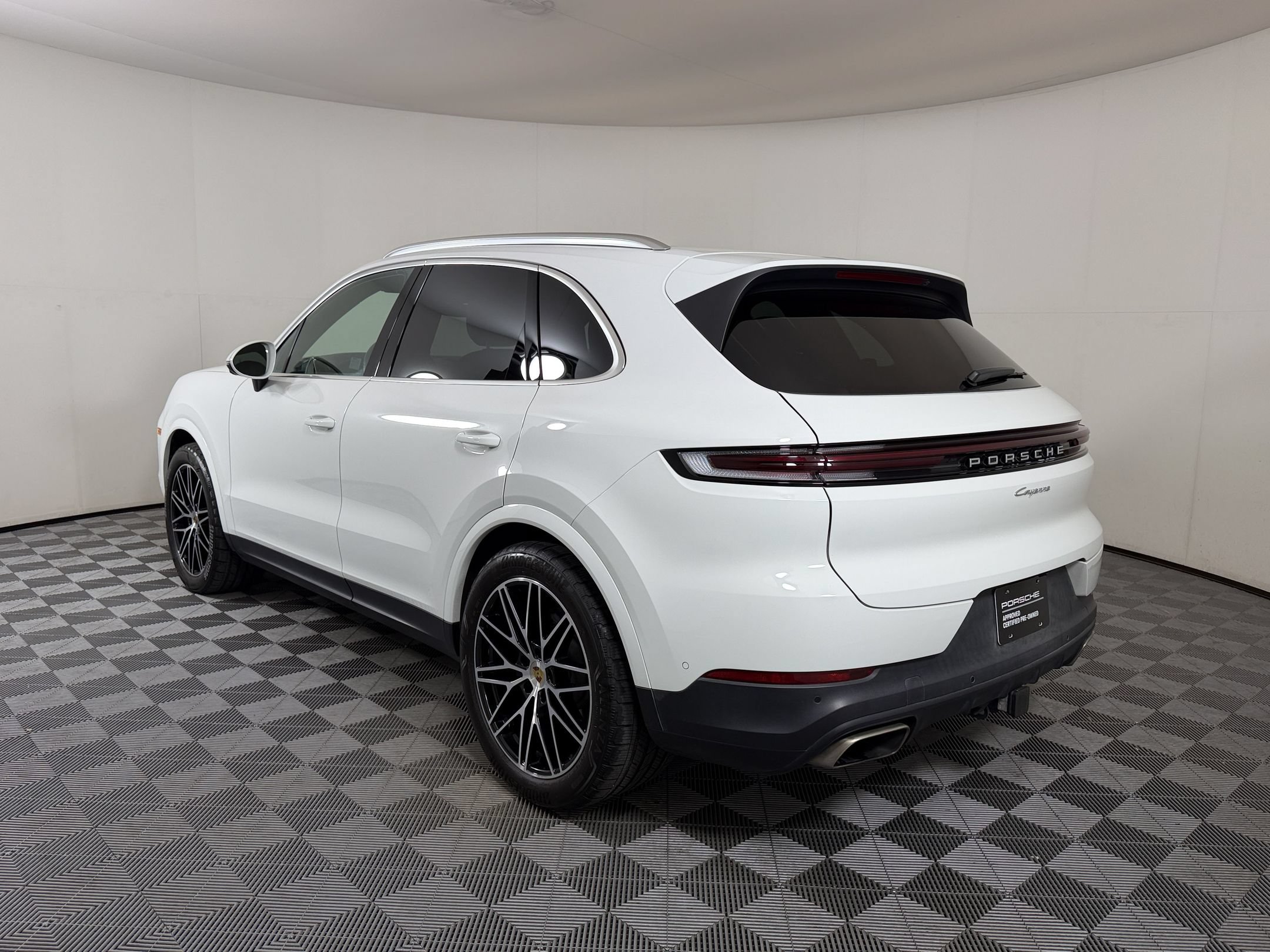 Certified 2024 Porsche Cayenne AWD/4WD image 3