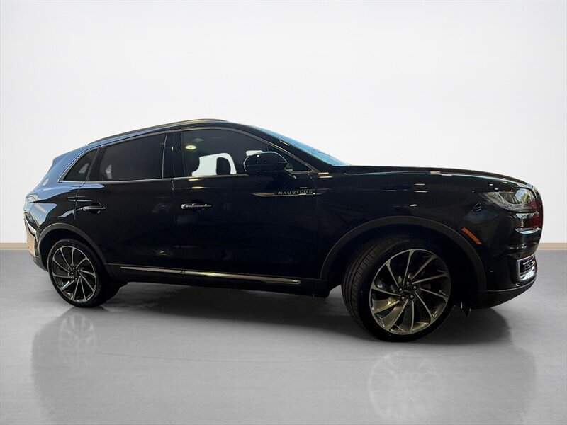 Used 2020 Lincoln Nautilus Reserve w/ Equipment Group 202A AWD/4WD image 2