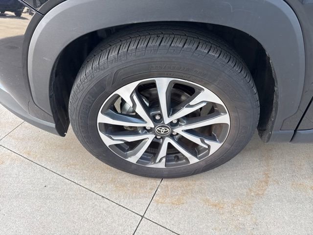 Used 2025 Toyota Corolla Cross XLE image 11