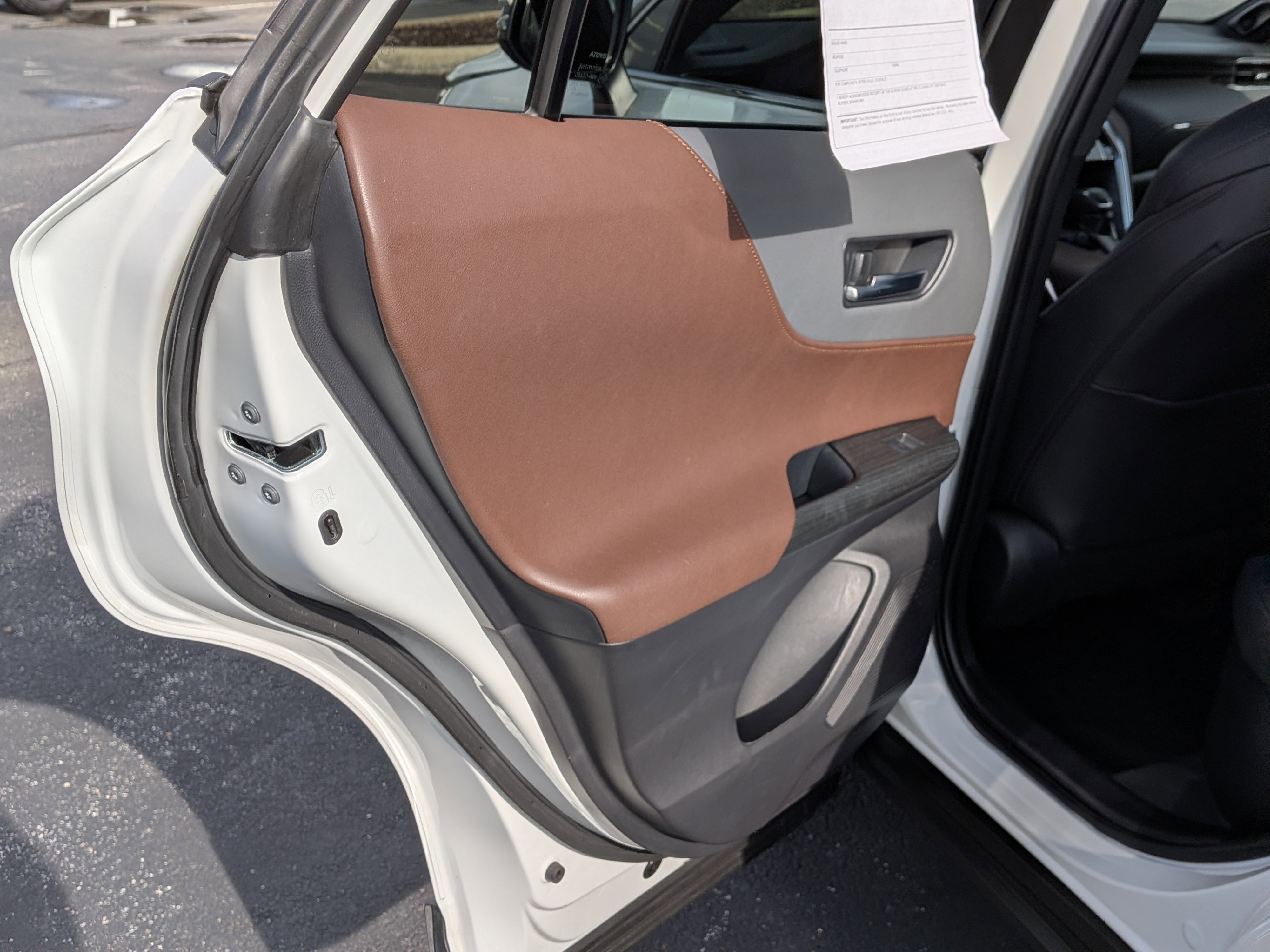 Used 2024 Toyota Venza XLE image 20