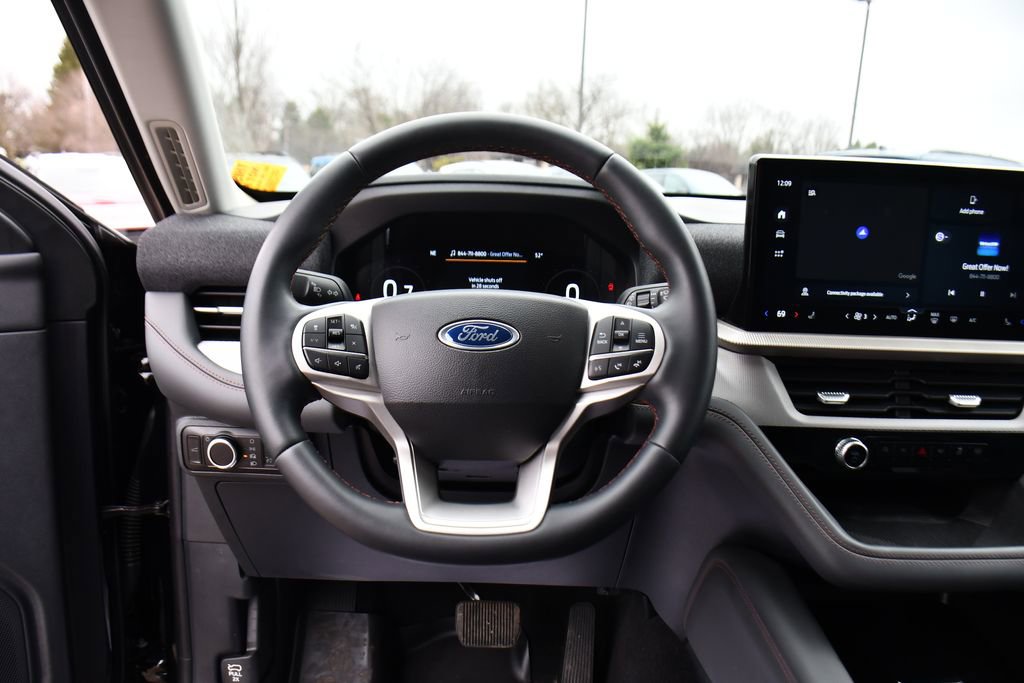 Used 2025 Ford Explorer Active AWD/4WD image 11