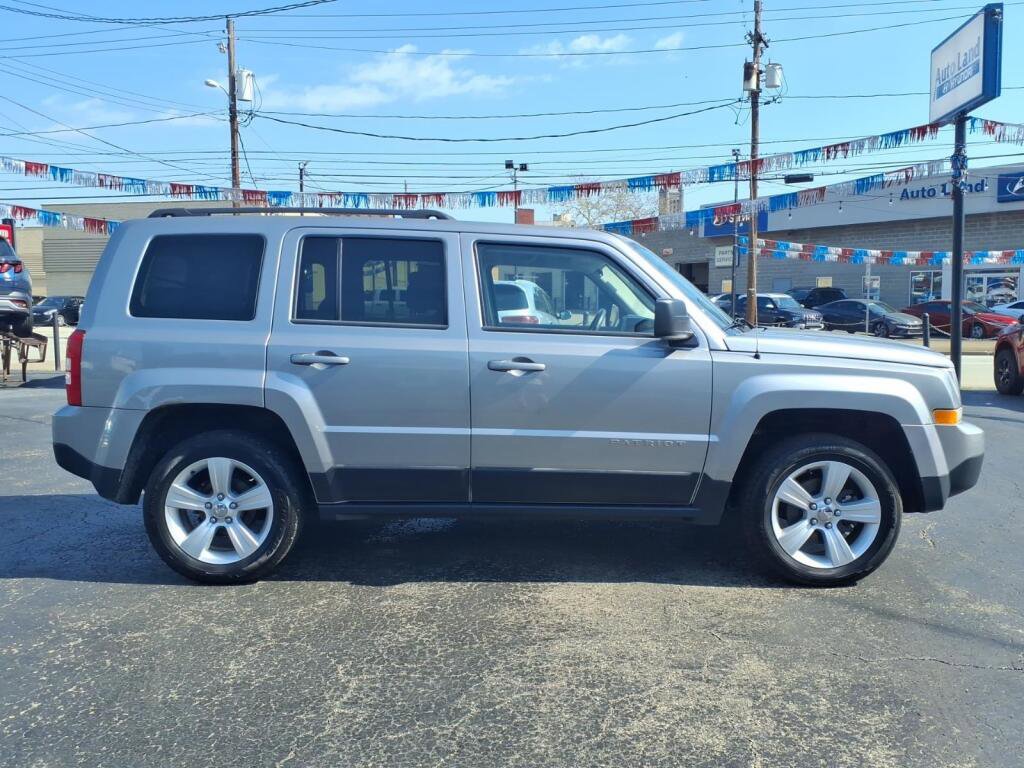 Used 2015 Jeep Patriot Latitude AWD/4WD image 4