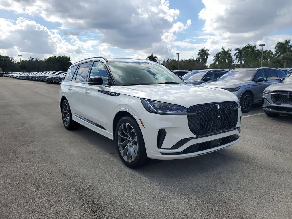 New 2026 Lincoln Aviator 2WD w/ Jet Appearance Package image 31