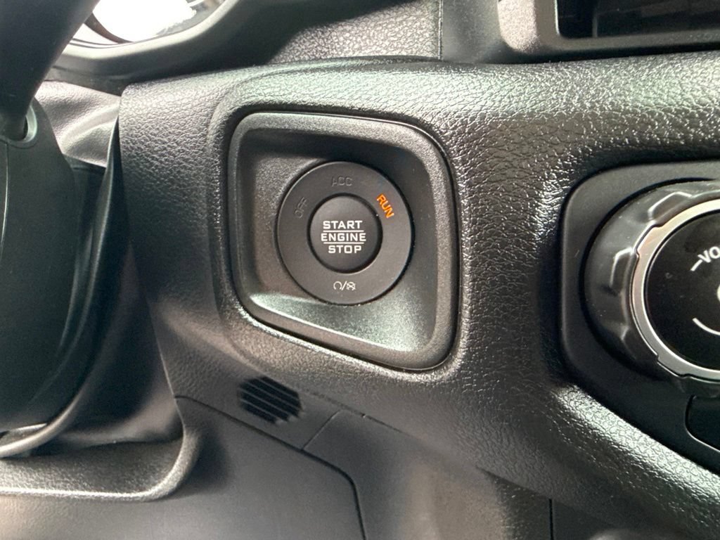Certified 2025 Jeep Gladiator Overland AWD/4WD image 16