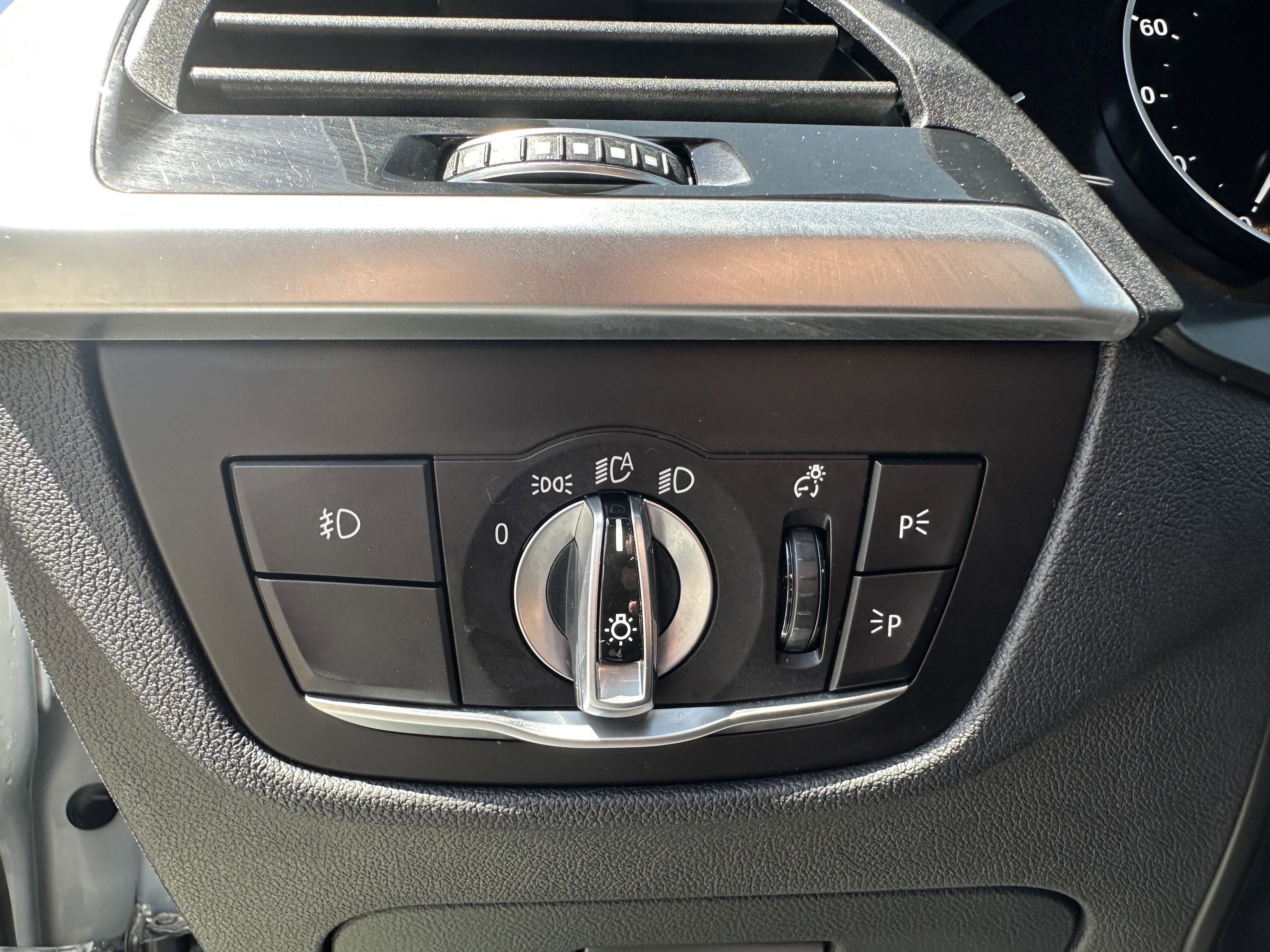 Used 2018 BMW X3 xDrive30i w/ Convenience Package AWD/4WD image 17