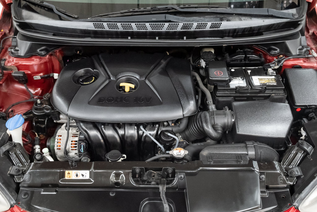 Used 2014 Hyundai Elantra SE w/ Option Group 02 FWD image 3