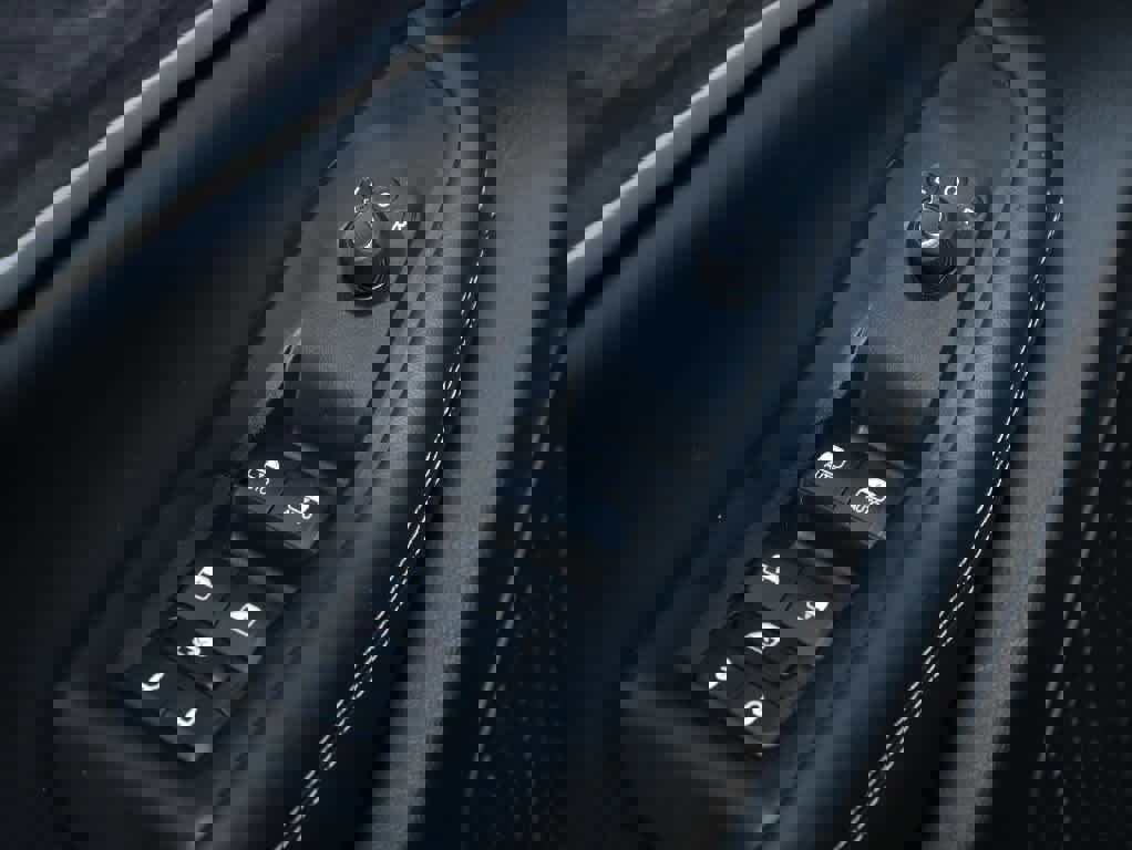 Used 2023 Jeep Grand Cherokee Limited w/ Luxury Tech Group II image 17