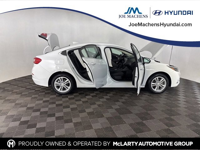 Used 2018 Chevrolet Cruze LT w/ Convenience Package image 14