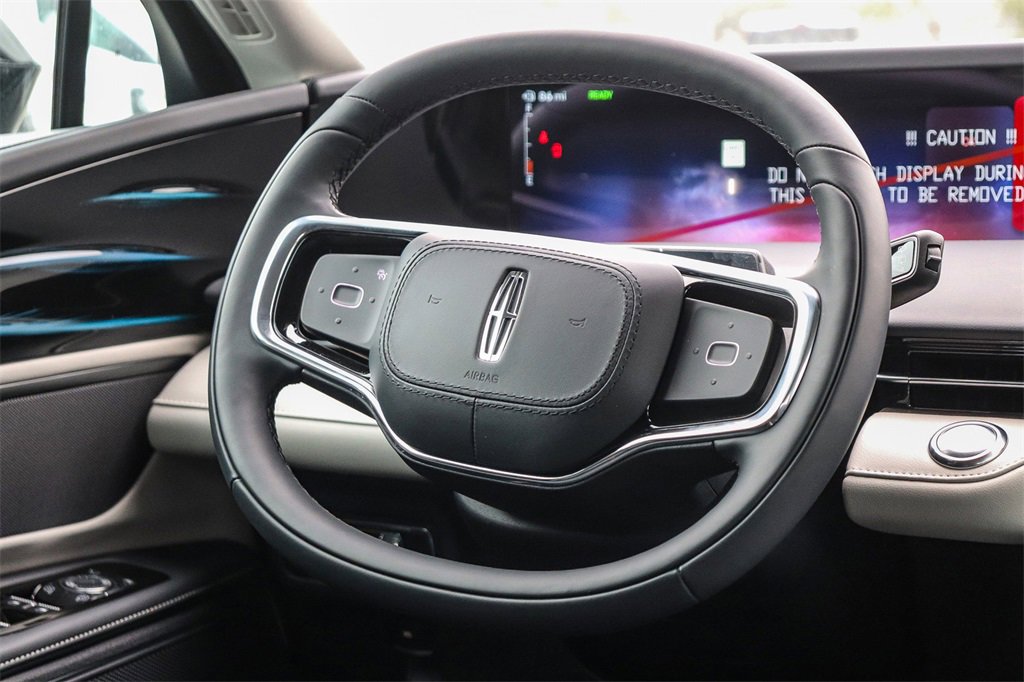 Used 2025 Lincoln Nautilus Premier image 17
