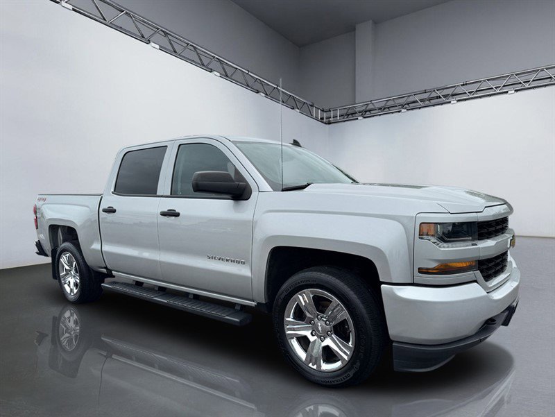Used 2018 Chevrolet Silverado 1500 Custom w/ Custom Value Package AWD/4WD image 9