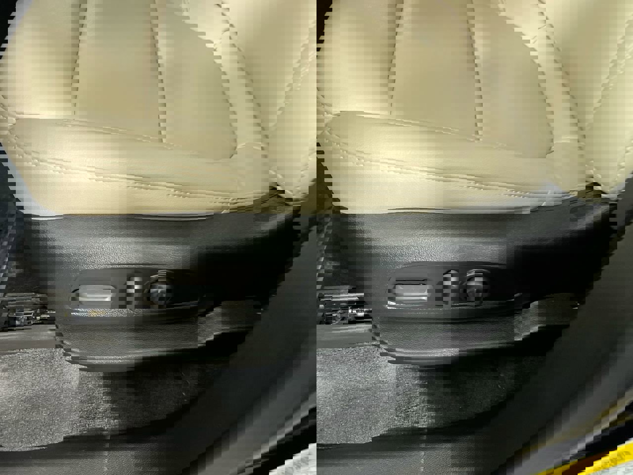 Used 2023 Chevrolet Traverse LT image 13