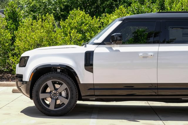 New 2026 Land Rover Defender 110 X-Dynamic SE AWD/4WD image 14