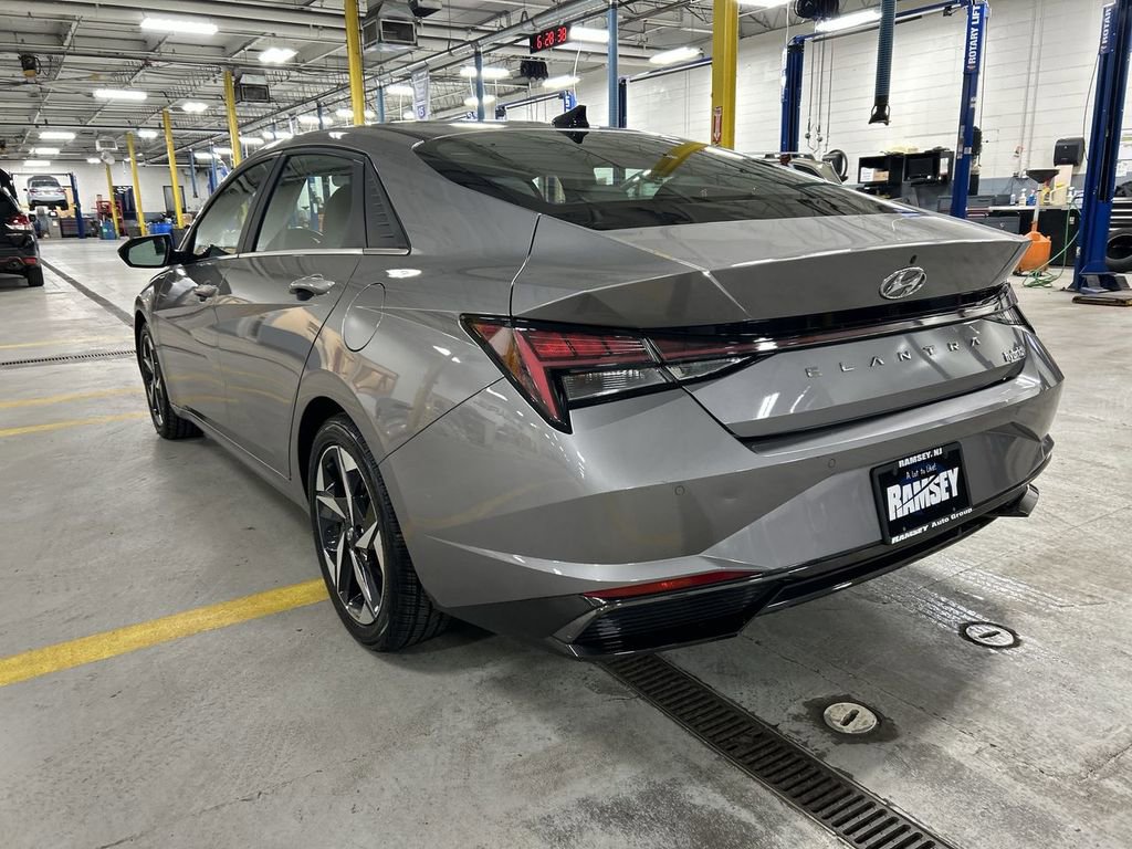 Used 2021 Hyundai Elantra Limited image 6