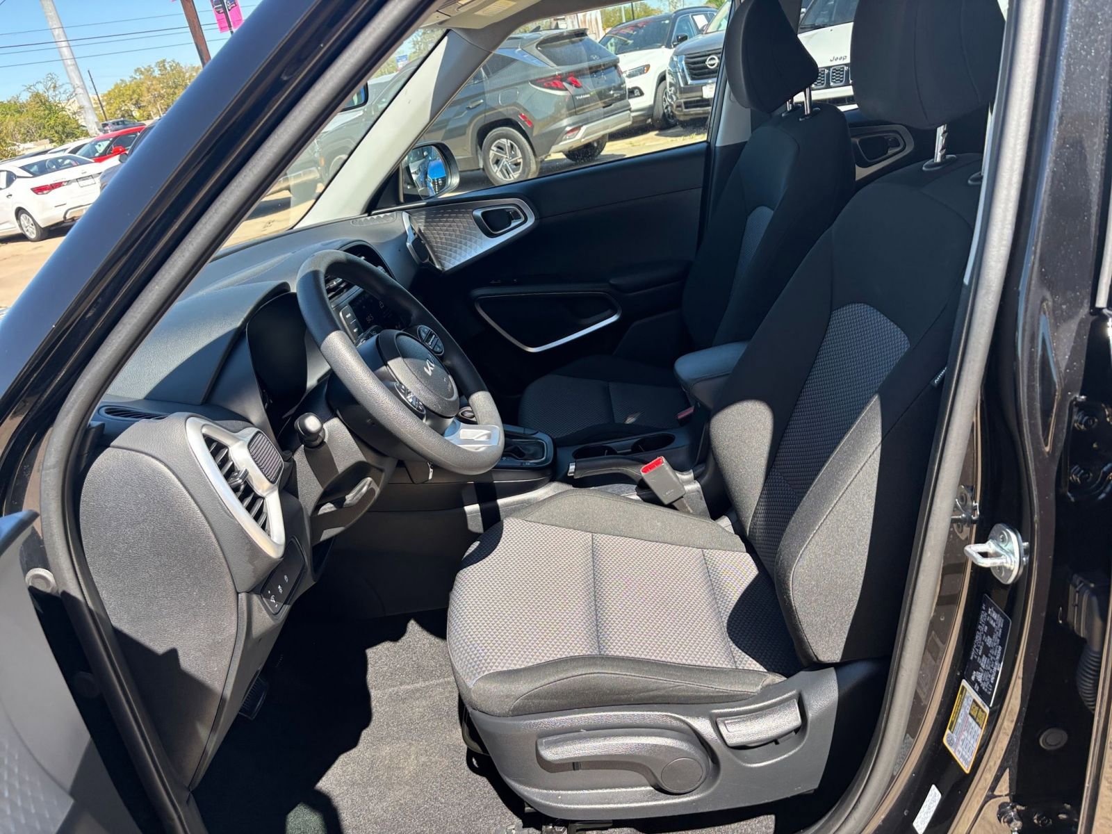 Used 2025 Kia Soul LX w/ LX Technology Package image 24