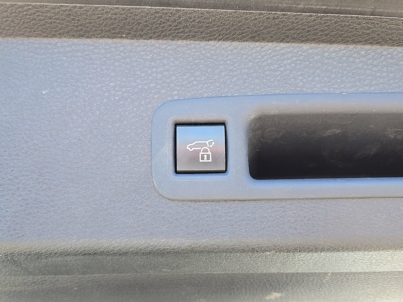 Used 2025 Toyota Sienna XSE w/ XSE Premium Package AWD/4WD image 15