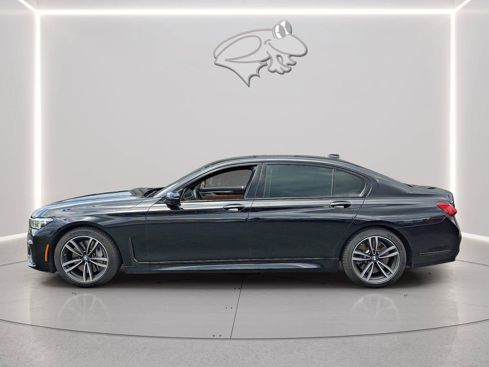 Used 2021 BMW 750i xDrive w/ Executive Package AWD/4WD image 2
