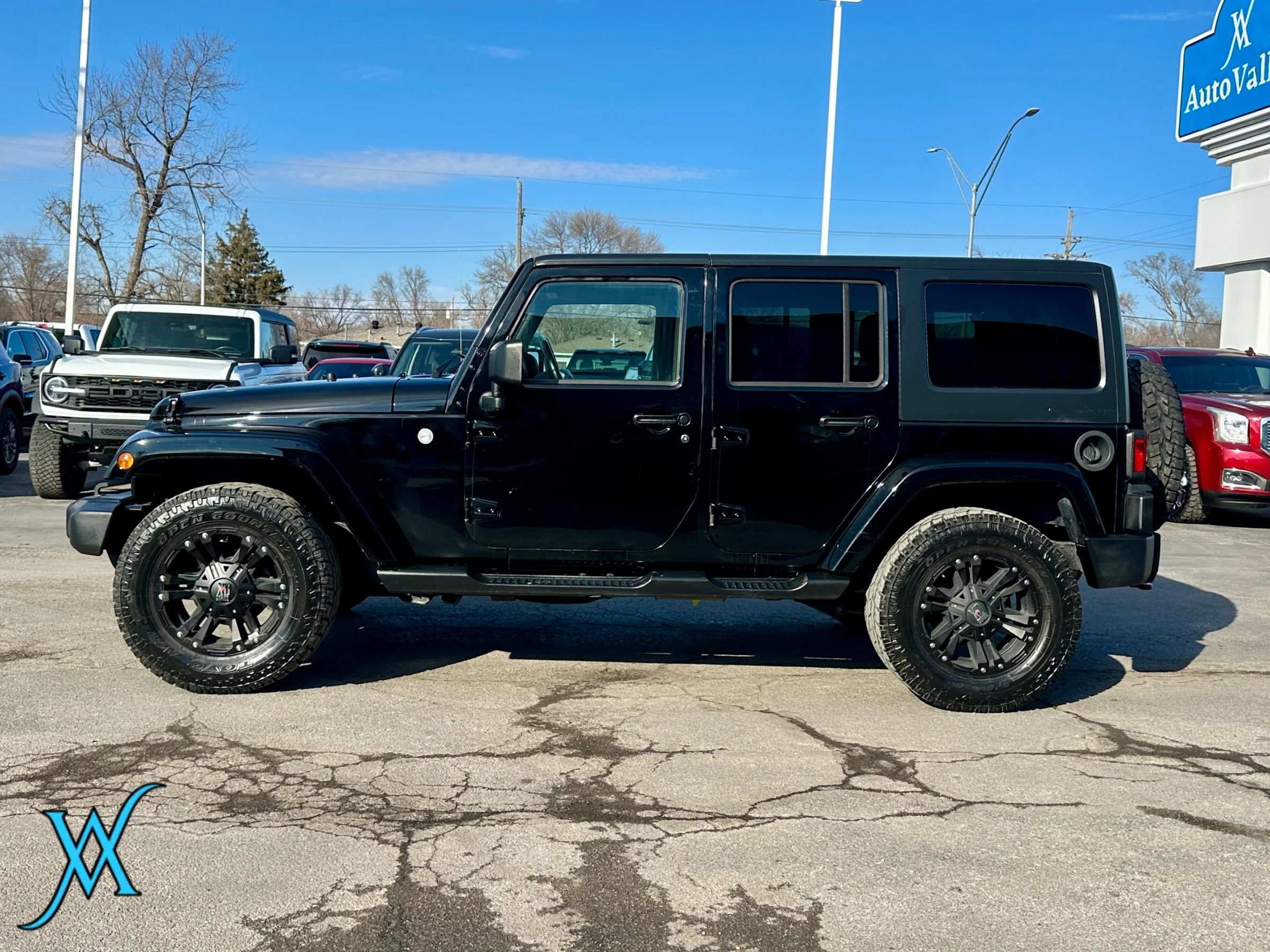 Used 2018 Jeep Wrangler Unlimited Sahara w/ Connectivity Group AWD/4WD image 4