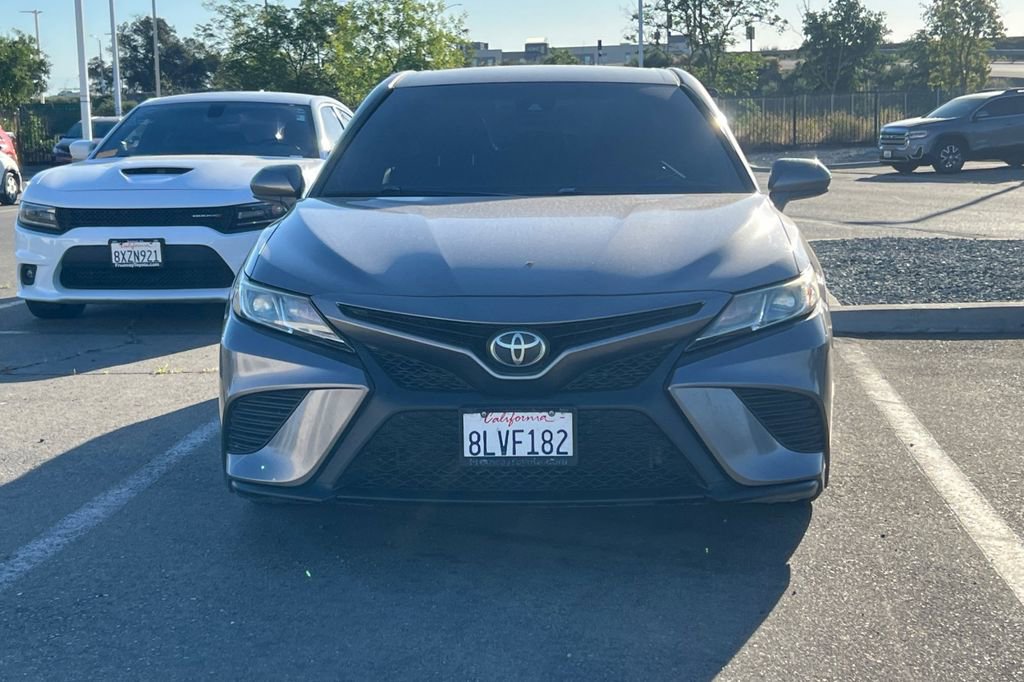 Used 2019 Toyota Camry SE image 3