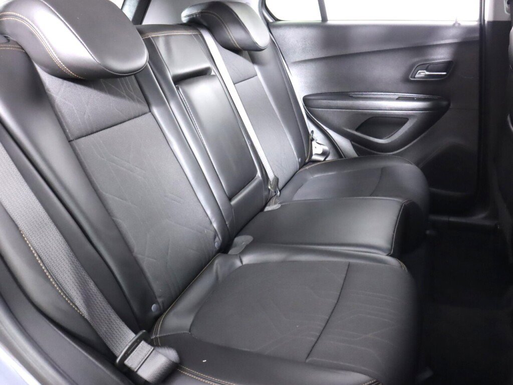 Used 2021 Chevrolet Trax LT w/ LT Convenience Package image 35