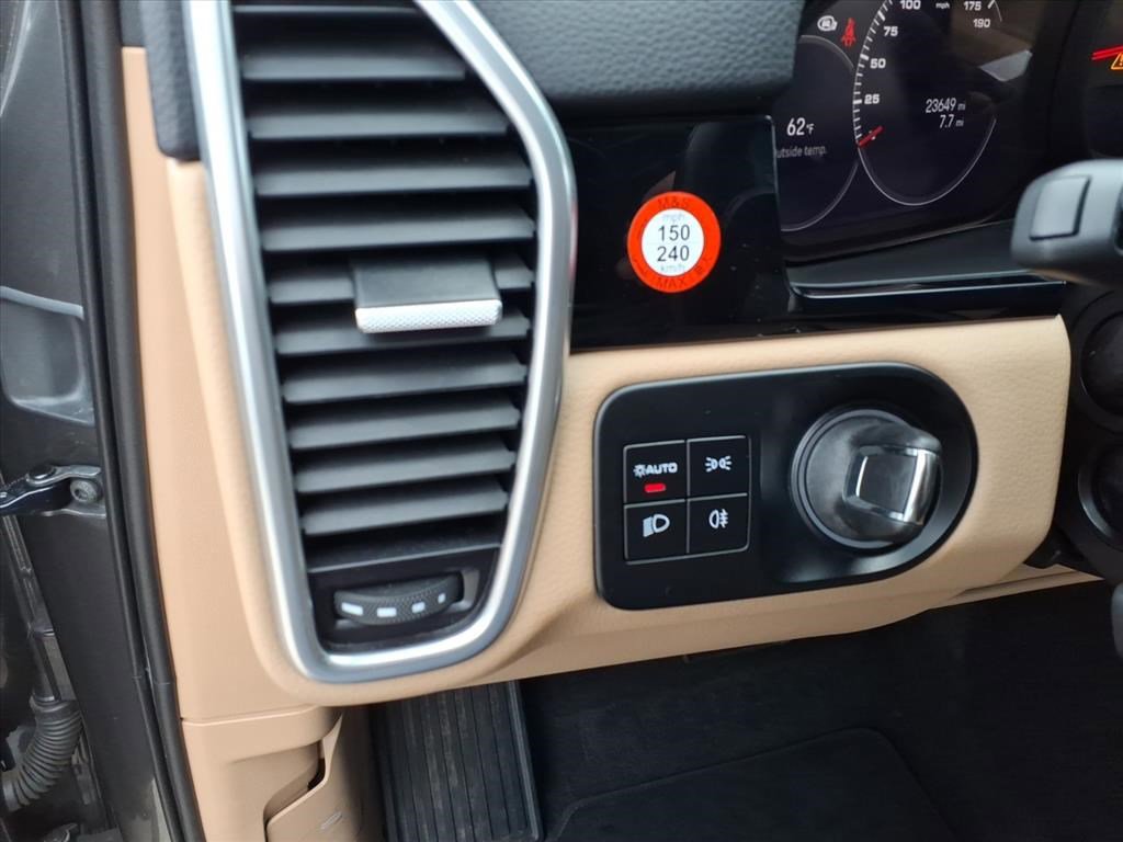 Used 2023 Porsche Cayenne S image 22