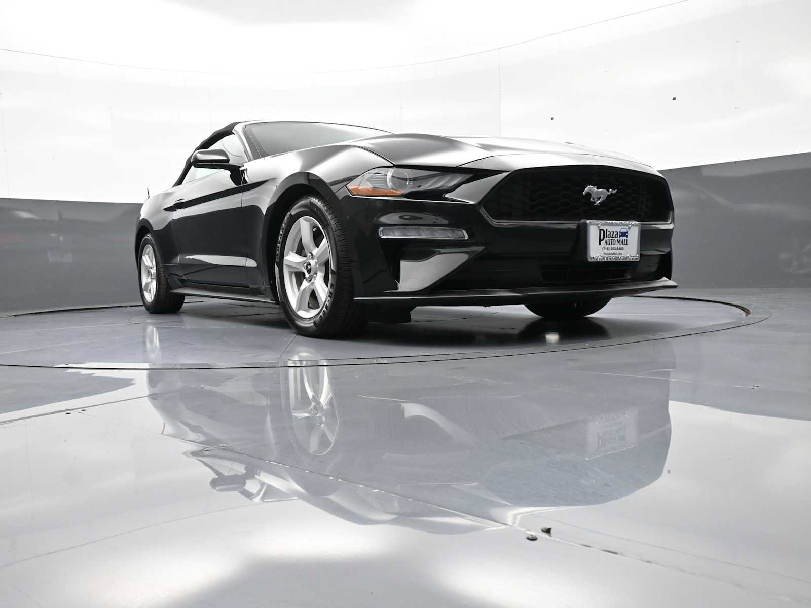 Used 2019 Ford Mustang Convertible RWD image 29