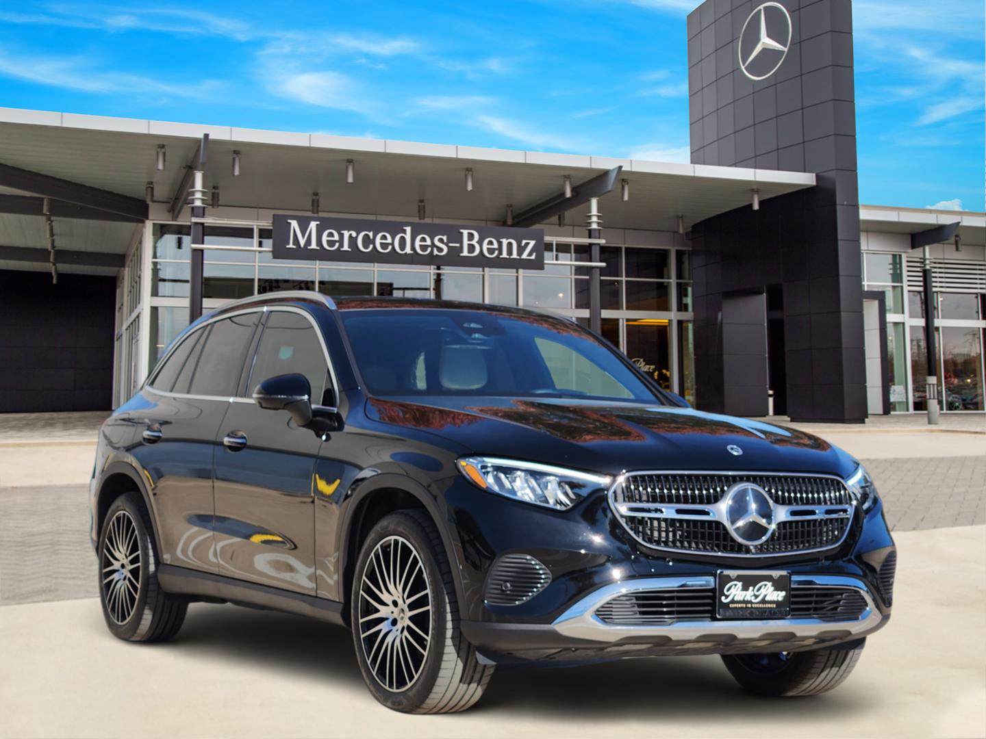 Used 2025 Mercedes-Benz GLC 300 300 image 2