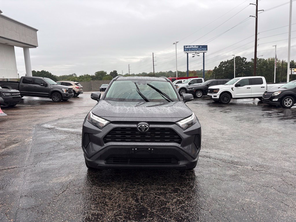 Used 2025 Toyota RAV4 XLE AWD/4WD image 2