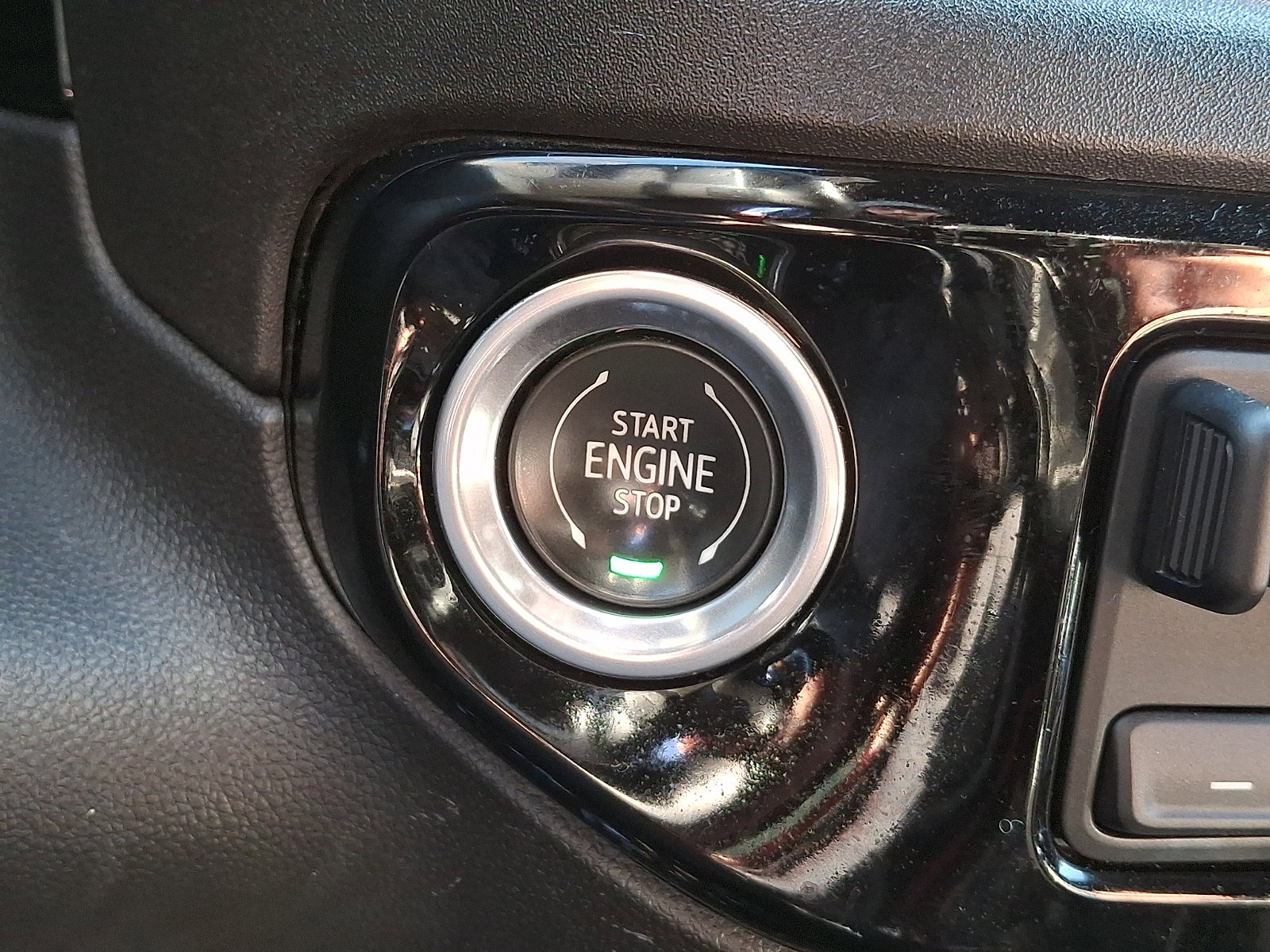 Used 2022 Chevrolet Silverado 1500 High Country w/ Technology Package image 23