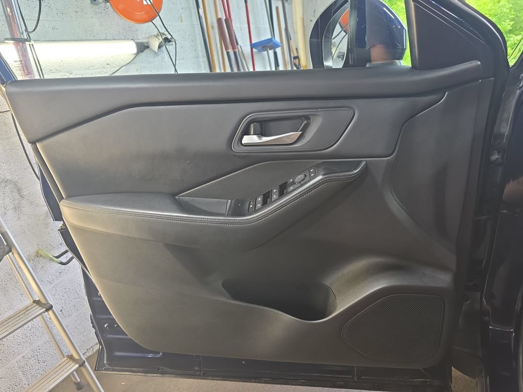 Used 2024 Nissan Rogue SV AWD/4WD image 25