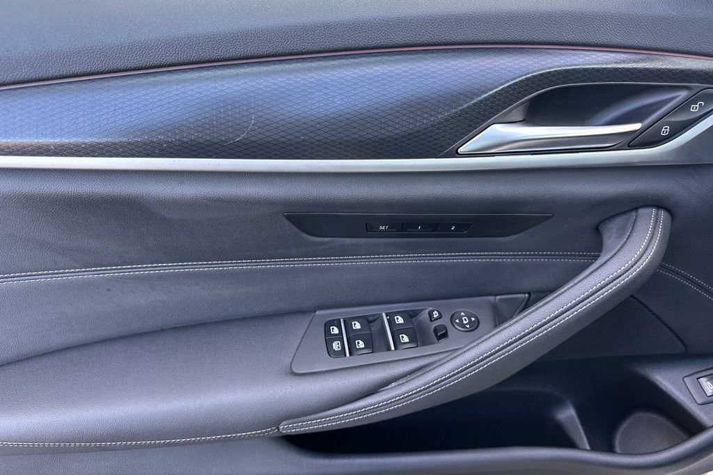 Used 2023 BMW 530e w/ M Sport Package image 10