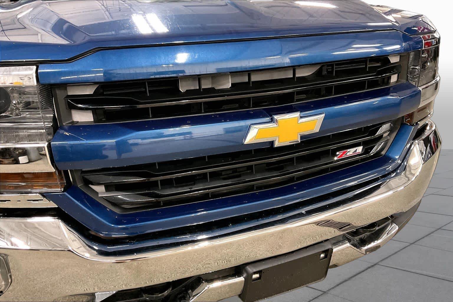 Used 2017 Chevrolet Silverado 1500 LT w/ All Star Edition AWD/4WD image 29