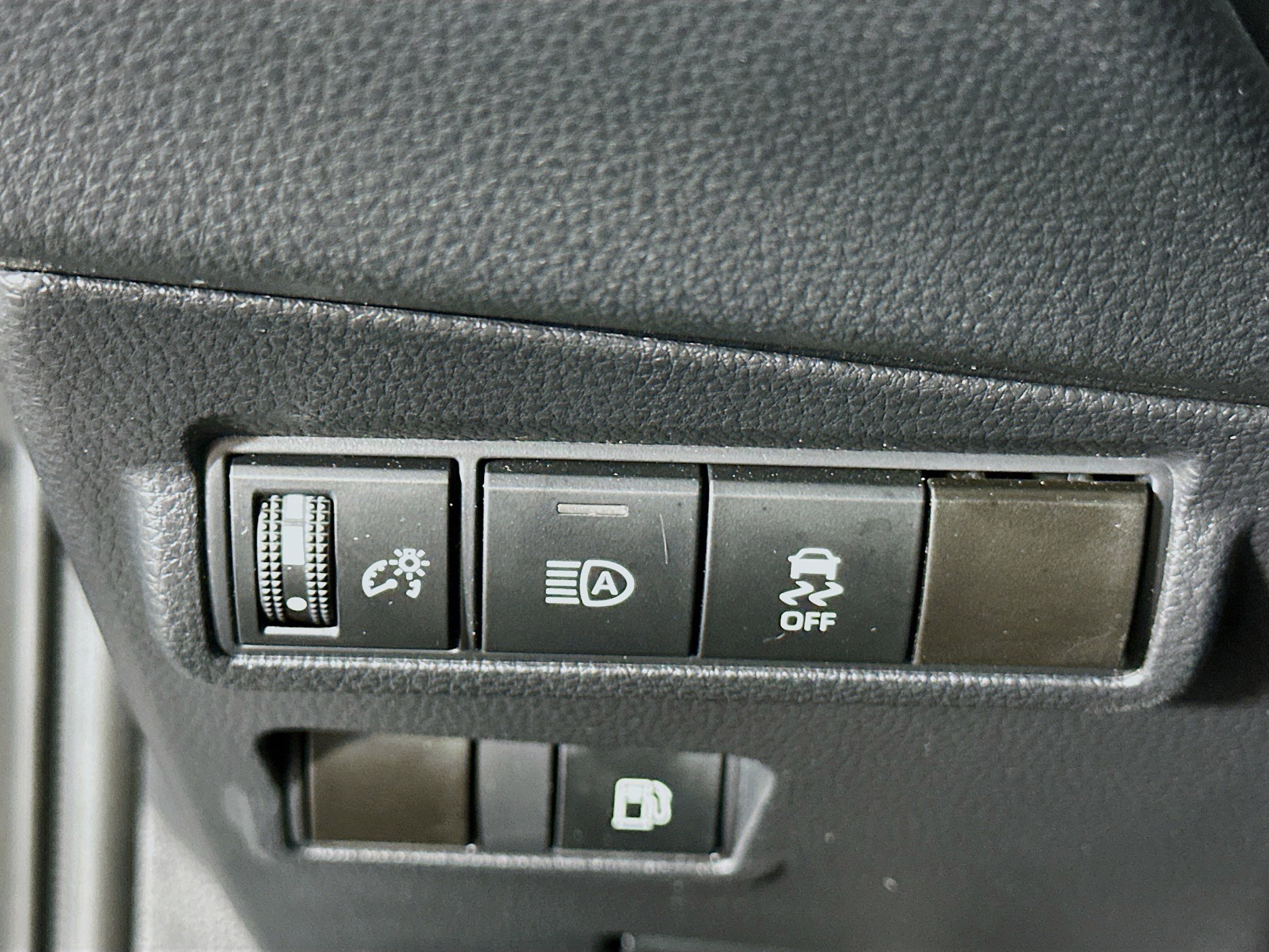 Used 2025 Toyota Corolla Cross AWD Hybrid image 16