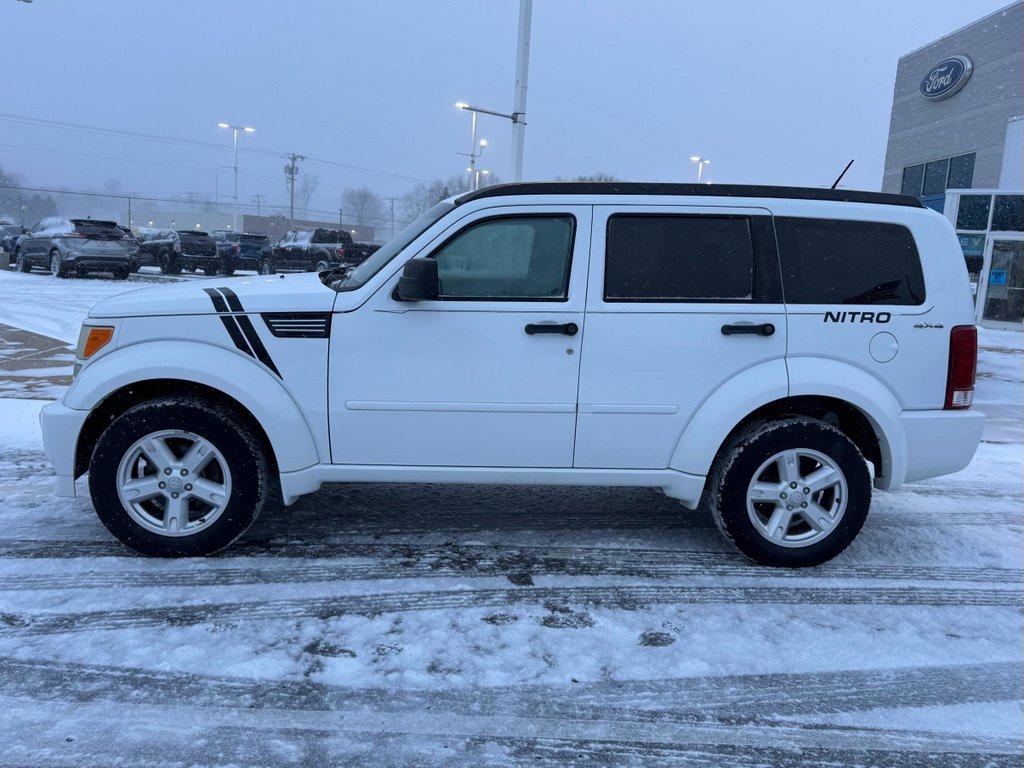 Used 2011 Dodge Nitro SXT image 4