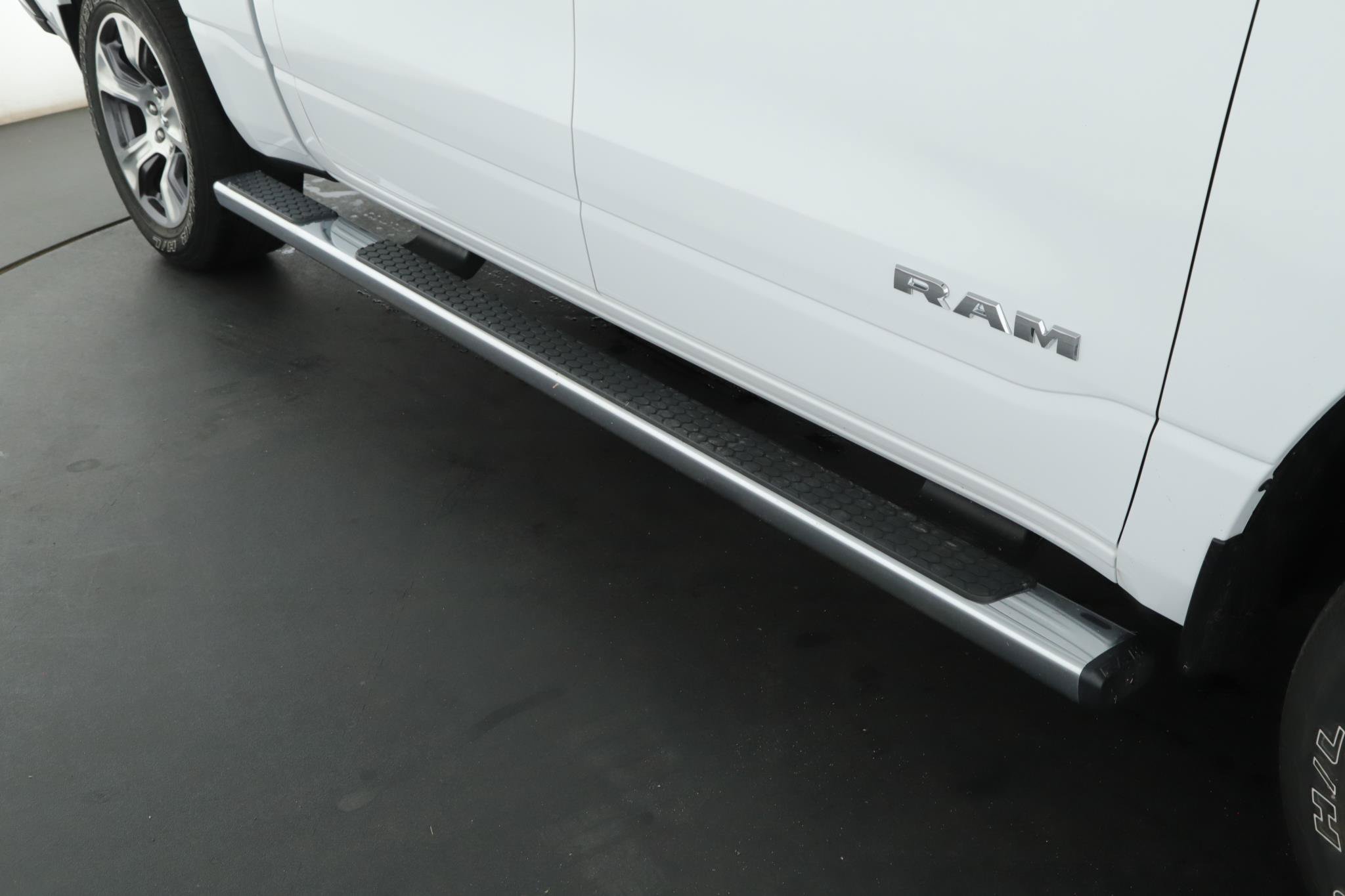 Used 2024 RAM 1500 Laramie AWD/4WD image 17