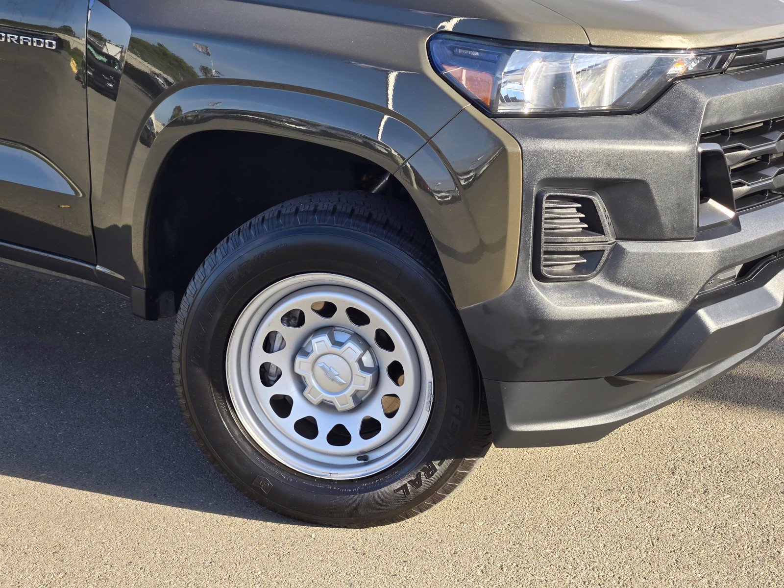 Used 2023 Chevrolet Colorado W/T RWD image 9